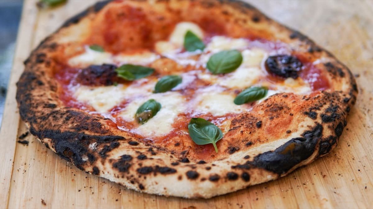 Pizza appena sfornata